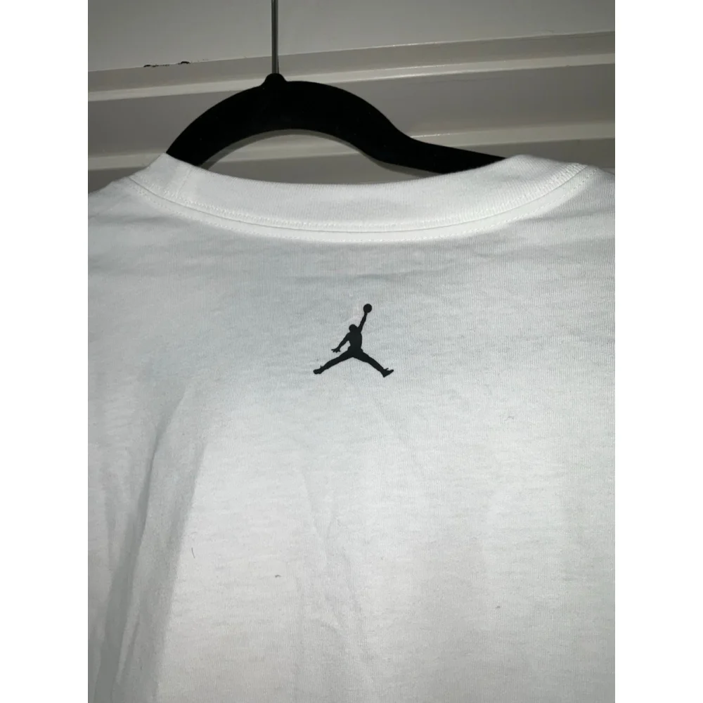 Michael Jordan Photo T-shirt and Chicago Bull Beanie